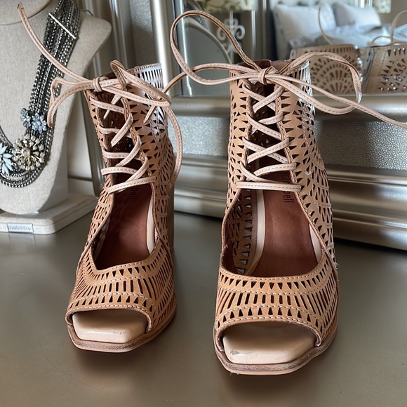 Jeffrey Campbell Wedge Sandals - Picture 5 of 9